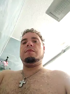 Snapshot of latinoflpr chatting on 09.30.25 latinoflpr online show from 09.30.25