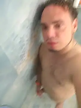 Snapshot of latinoflpr chatting on 10.01.25 latinoflpr online show from 10.01.25