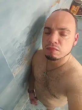 Snapshot of latinoflpr chatting on 10.15.25 latinoflpr online show from 10.15.25