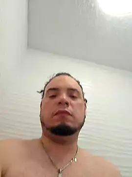 Snapshot of latinoflpr chatting on 12.01.25 latinoflpr online show from 12.01.25