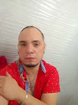 Snapshot of latinoflpr chatting on 12.02.25 latinoflpr online show from 12.02.25