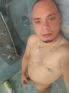 Snapshot of latinoflpr chatting on 12.04.25 latinoflpr online show from 12.04.25