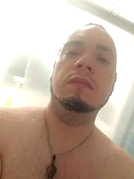 Snapshot of latinoflpr chatting on 12.16.25 latinoflpr online show from 12.16.25