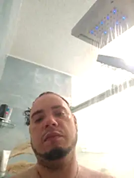 Snapshot of latinoflpr chatting on 12.17.25 latinoflpr online show from 12.17.25