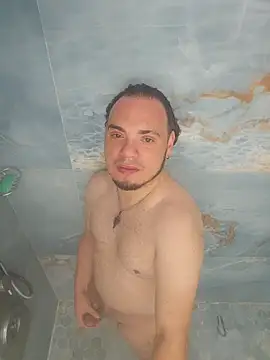 Snapshot of latinoflpr chatting on 02.10.26 latinoflpr online show from 02.10.26