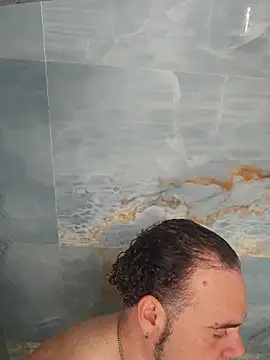 Snapshot of latinoflpr chatting on 02.18.26 latinoflpr online show from 02.18.26