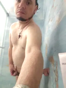 Snapshot of latinoflpr chatting on 02.26.26 latinoflpr online show from 02.26.26