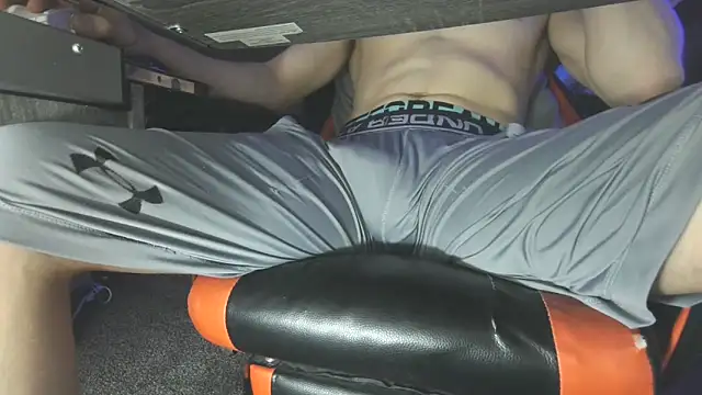 Snapshot of Dick_and_muscles chatting on 03.05.25 Dick and muscles online show from 03.05.25