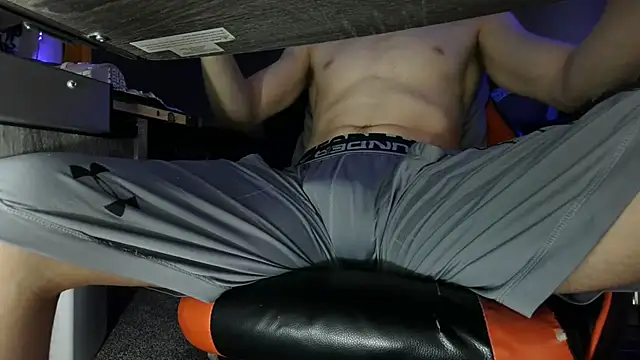 Snapshot of Dick_and_muscles chatting on 03.22.25 Dick and muscles online show from 03.22.25