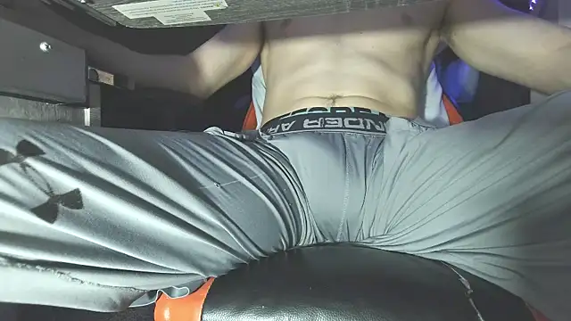 Snapshot of Dick_and_muscles chatting on 09.10.25 Dick and muscles online show from 09.10.25