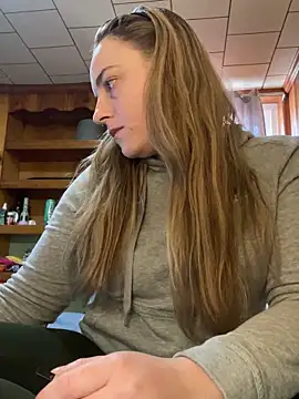 Snapshot of jaseyrae chatting on 12.12.24 jaseyrae online show from 12.12.24