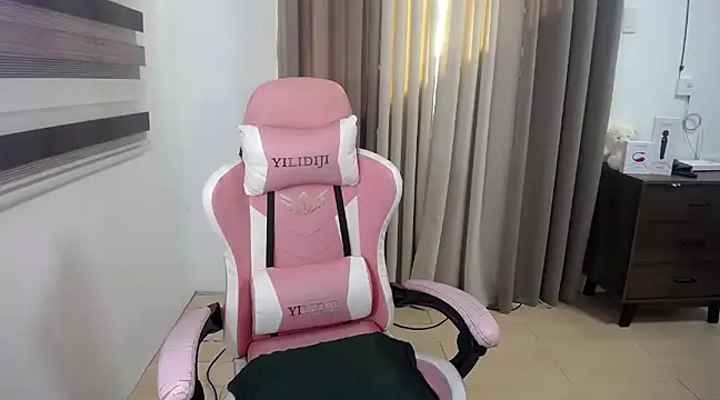 Bombshell Ashy online show from 03.12.25