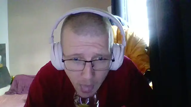 Snapshot of David250692 chatting on 11.23.25 David250692 online show from 11.23.25