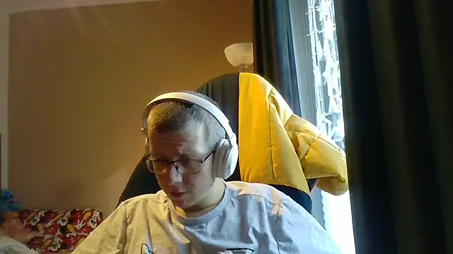 Snapshot of David250692 chatting on 12.16.25 David250692 online show from 12.16.25