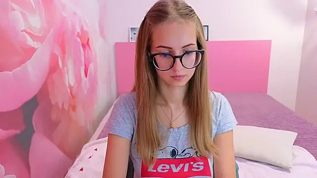 AliceAdams online show from 09.22.25