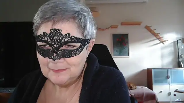 Snapshot of simona60 chatting on 12.21.24 simona60 online show from 12.21.24