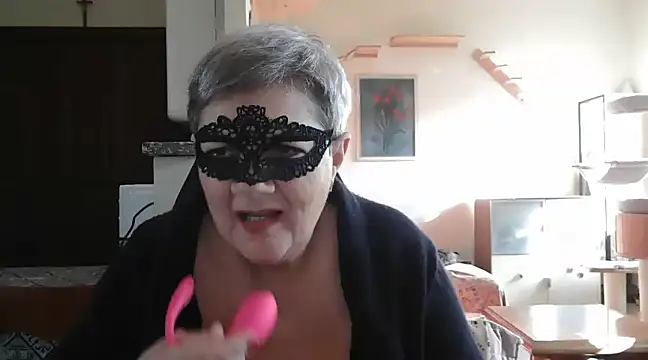 Snapshot of simona60 chatting on 02.21.25 simona60 online show from 02.21.25