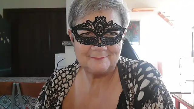 Snapshot of simona60 chatting on 10.18.25 simona60 online show from 10.18.25