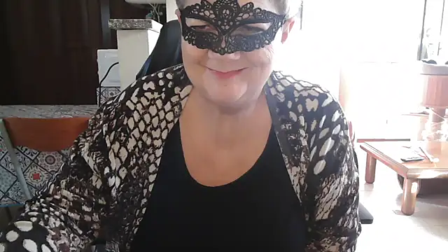 Snapshot of simona60 chatting on 10.25.25 simona60 online show from 10.25.25