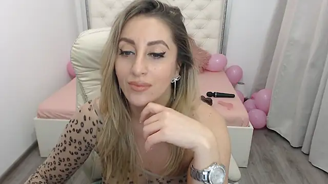 Snapshot of erykajoy chatting on 02.28.25 erykajoy online show from 02.28.25