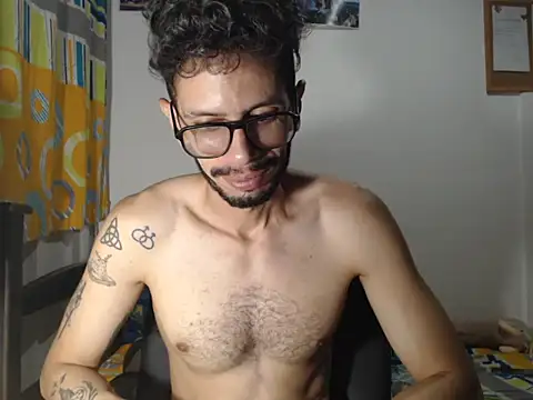 Snapshot of alisterxxx chatting on 06.30.26 alisterxxx online show from 06.30.26