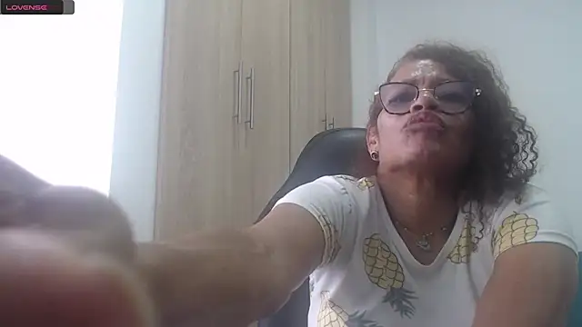 BustyMilf  online show from 01.28.25