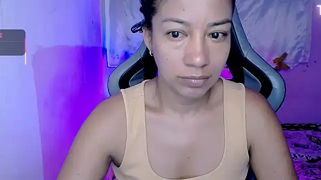 ninatiny online show from 10.15.25