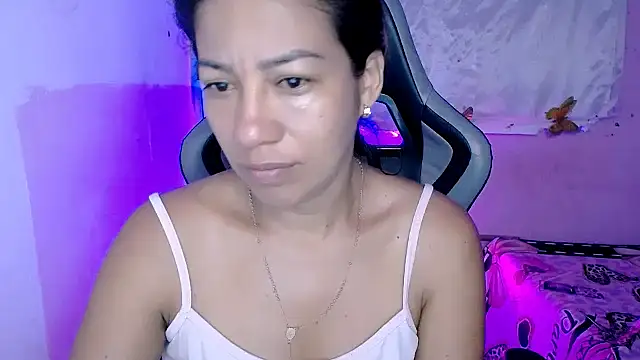 ninatiny online show from 10.31.25