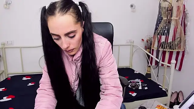 Snapshot of jessystarr chatting on 02.18.25 jessystarr online show from 02.18.25