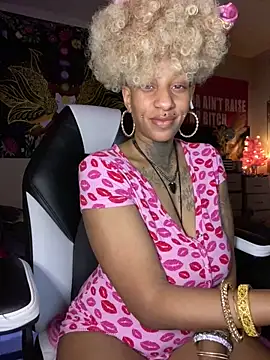 Snapshot of MzParker chatting on 03.09.25 MzParker online show from 03.09.25