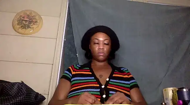 Snapshot of AlexaTheSlut chatting on 12.11.24 AlexaTheSlut online show from 12.11.24