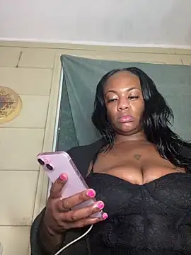 Snapshot of AlexaTheSlut chatting on 12.17.24 AlexaTheSlut online show from 12.17.24