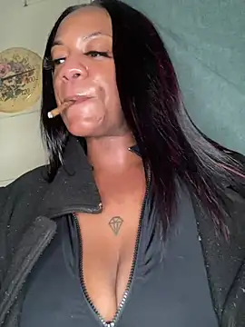 Snapshot of AlexaTheSlut chatting on 01.04.25 AlexaTheSlut online show from 01.04.25