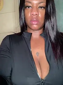 Snapshot of AlexaTheSlut chatting on 01.05.25 AlexaTheSlut online show from 01.05.25