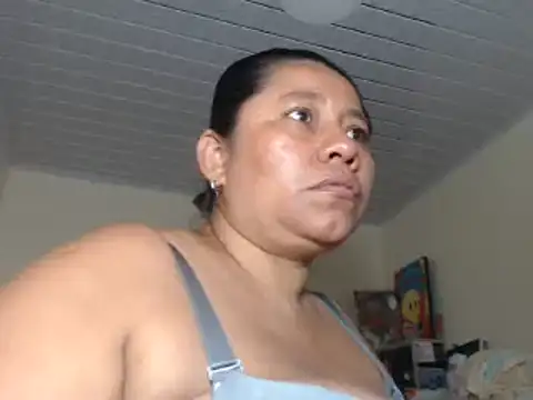 Snapshot of adrixxx38 chatting on 02.25.25 adrixxx38 online show from 02.25.25