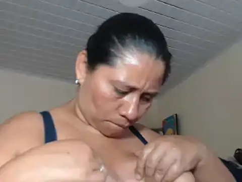 Snapshot of adrixxx38 chatting on 03.22.25 adrixxx38 online show from 03.22.25