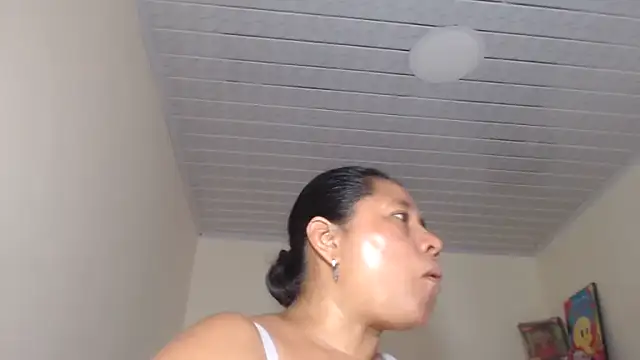 Snapshot of adrixxx38 chatting on 09.26.25 adrixxx38 online show from 09.26.25