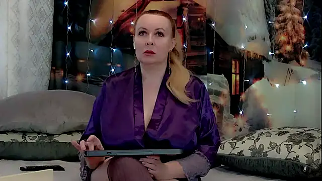 Snapshot of FreeMyFire chatting on 12.30.24 FreeMyFire online show from 12.30.24