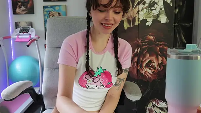 Snapshot of makiyahbelle chatting on 02.06.25 makiyahbelle online show from 02.06.25