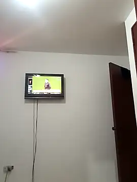 Snapshot of joanpinzon chatting on 11.09.25 joanpinzon online show from 11.09.25