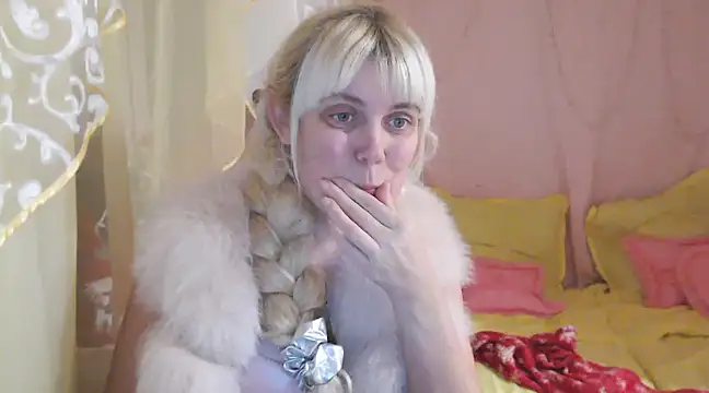 Snapshot of SunnySylvia chatting on 12.11.24 SunnySylvia online show from 12.11.24