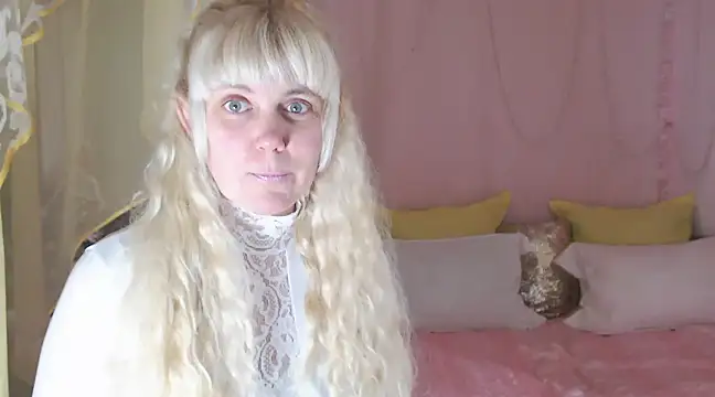 Snapshot of SunnySylvia chatting on 12.12.24 SunnySylvia online show from 12.12.24