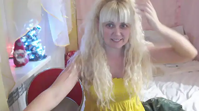 Snapshot of SunnySylvia chatting on 12.25.24 SunnySylvia online show from 12.25.24