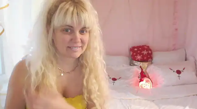 Snapshot of SunnySylvia chatting on 12.26.24 SunnySylvia online show from 12.26.24