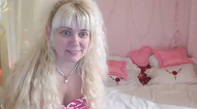 Snapshot of SunnySylvia chatting on 12.27.24 SunnySylvia online show from 12.27.24