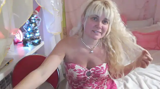 Snapshot of SunnySylvia chatting on 12.27.24 SunnySylvia online show from 12.27.24