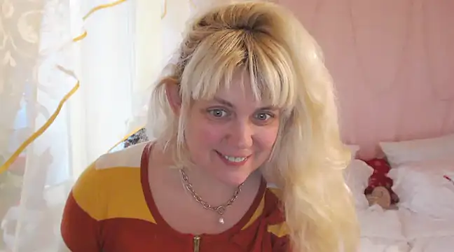 Snapshot of SunnySylvia chatting on 12.29.24 SunnySylvia online show from 12.29.24
