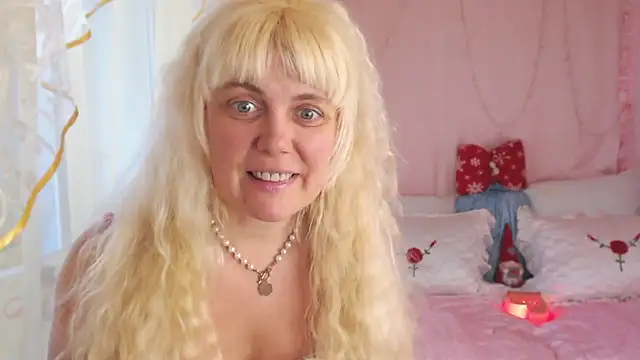 Snapshot of SunnySylvia chatting on 12.31.24 SunnySylvia online show from 12.31.24