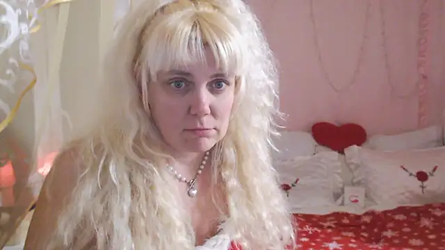 Snapshot of SunnySylvia chatting on 01.01.25 SunnySylvia online show from 01.01.25