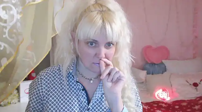 Snapshot of SunnySylvia chatting on 01.04.25 SunnySylvia online show from 01.04.25